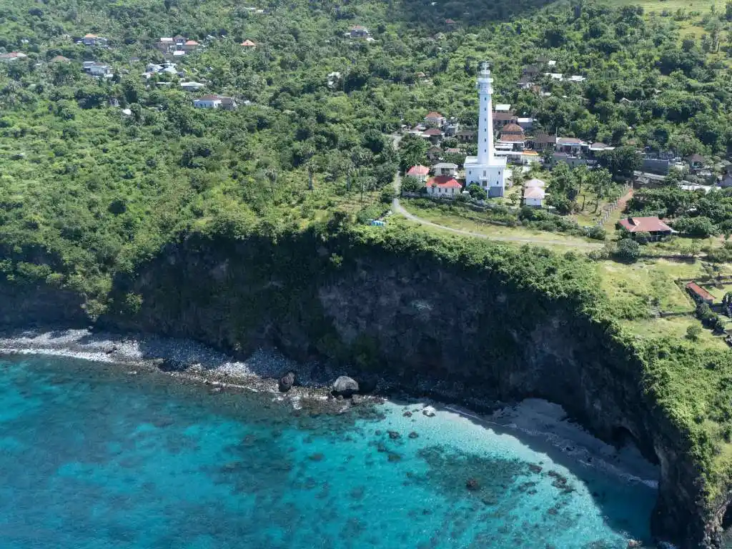 Selang Beach snorkeling Amed Bali — large reef with diverse coral and a turtle sighting